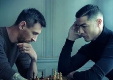 pemain bola main catur