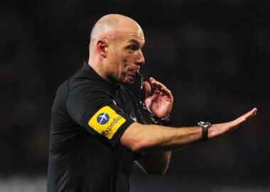 sejarah peluit sepak bola